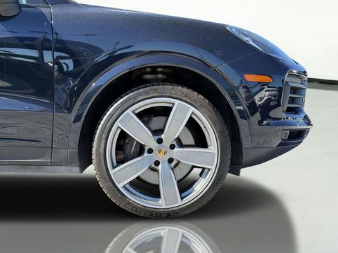 Used 2023 Porsche Cayenne Platinum Edition image 13
