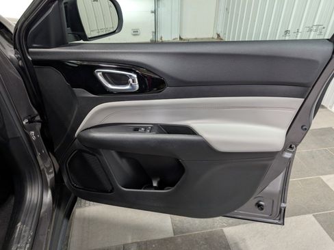 Used 2022 Jeep Compass Limited image 26