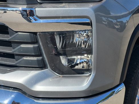 Used 2024 Chevrolet Silverado 2500 LT AWD/4WD image 8