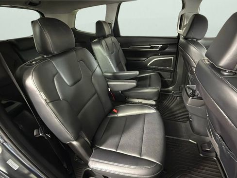 Used 2024 Kia Telluride S image 31