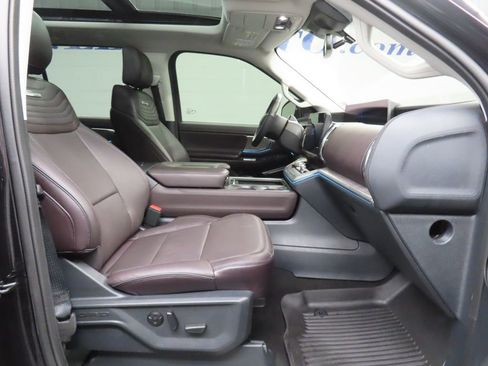 Used 2025 Ford Expedition Max Platinum w/ Platinum Ultimate Package image 40