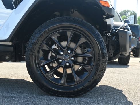 Used 2025 Jeep Wrangler Unlimited Sahara AWD/4WD image 22