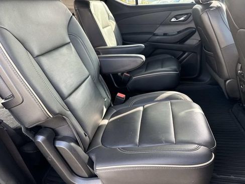Used 2023 Chevrolet Traverse Premier image 11