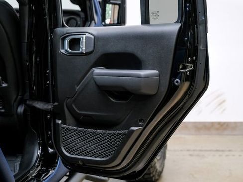 Used 2025 Jeep Wrangler Unlimited Rubicon w/ Technology Group image 69