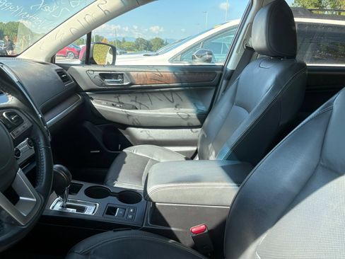 Used 2017 Subaru Outback 2.5i Limited AWD/4WD image 8