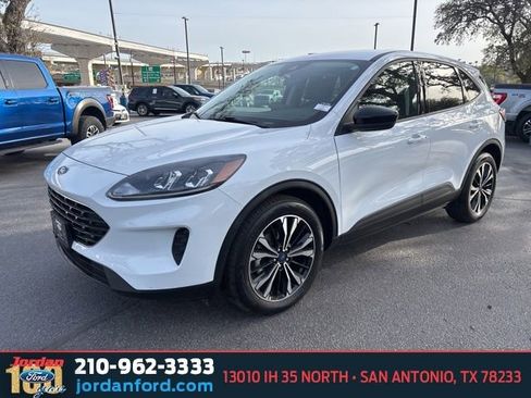 Certified 2022 Ford Escape SE w/ SE Sport Appearance Package image 3