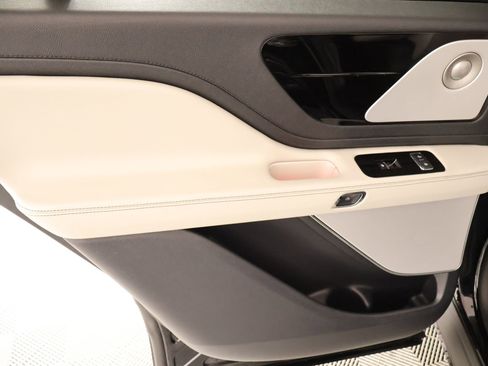 New 2026 Lincoln Aviator Reserve AWD/4WD image 18