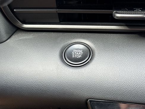 Used 2025 Hyundai Elantra Sport FWD image 21