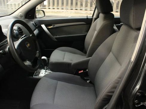 Used 2009 Chevrolet Aveo LT w/ Power and Convenience Package FWD image 8