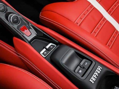 Used 2022 Ferrari F8 Tributo image 40