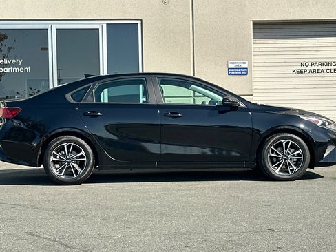 Used 2024 Kia Forte LXS FWD image 3