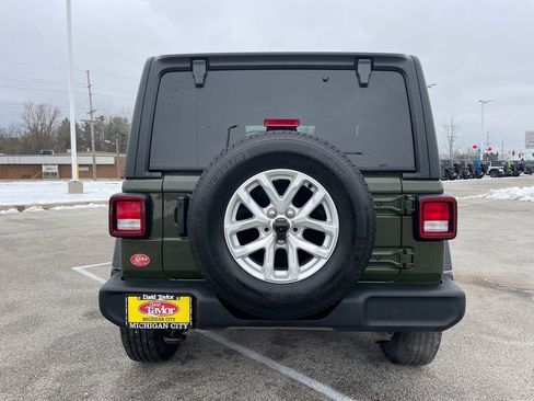 Used 2023 Jeep Wrangler Sport S image 7