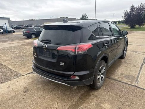 Used 2018 Toyota RAV4 XLE AWD/4WD image 11