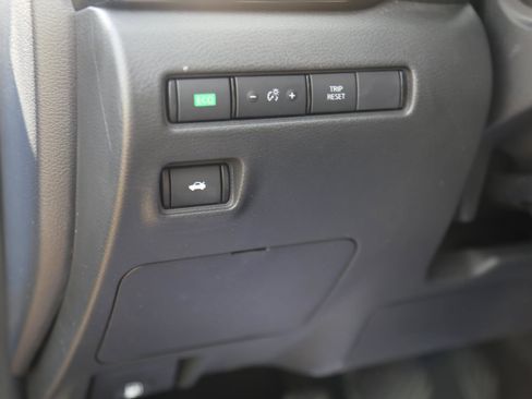 Used 2024 Nissan Sentra SR w/ SR Premium Package image 10