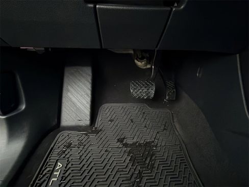 Used 2024 Volkswagen Atlas SE image 28