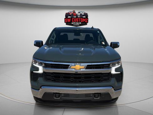 Used 2025 Chevrolet Silverado 1500 LT image 2