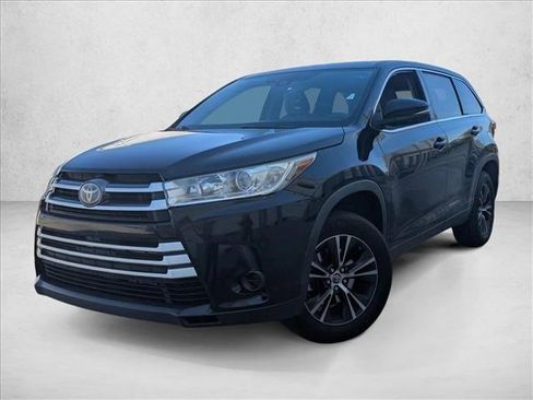 Used 2019 Toyota Highlander LE image 1