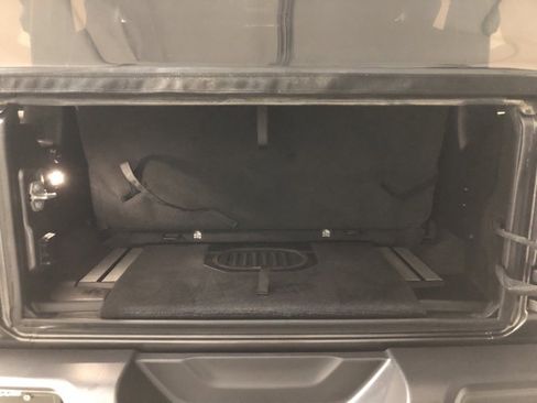 Used 2021 Jeep Wrangler Sport image 8