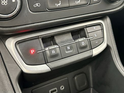 Used 2022 GMC Terrain SLE FWD image 16