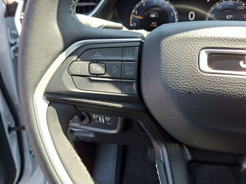 Used 2023 Jeep Grand Cherokee L Laredo AWD/4WD image 9