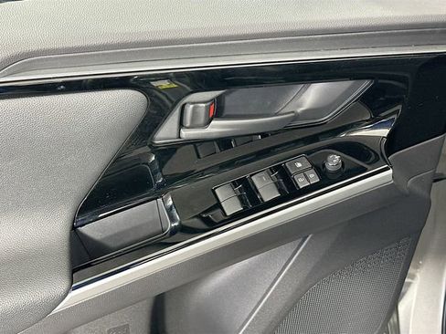 Used 2023 Toyota bZ4X XLE image 24