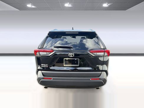 Used 2025 Toyota RAV4 XLE w/ Convenience Package FWD image 9