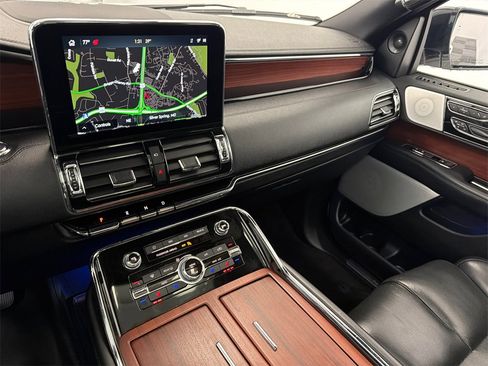 Used 2021 Lincoln Navigator L Reserve w/ Luxury Package image 29