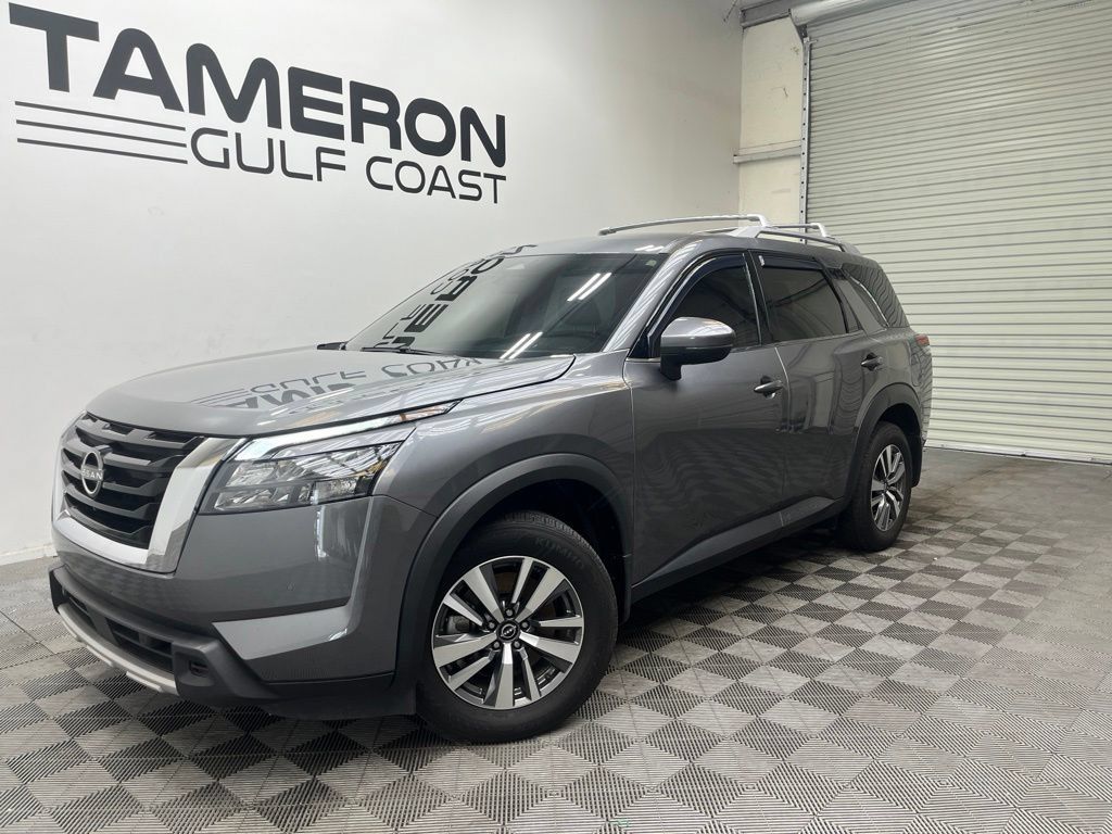 Used 2025 Nissan Pathfinder SL FWD image 2