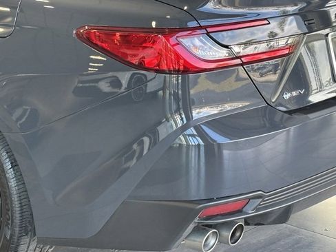 Used 2025 Toyota Camry SE image 14