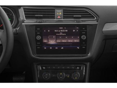 Used 2018 Volkswagen Tiguan S image 10