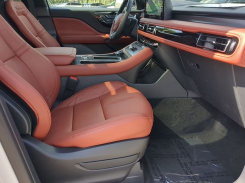 New 2025 Lincoln Aviator Reserve w/ Illumination Package image 24