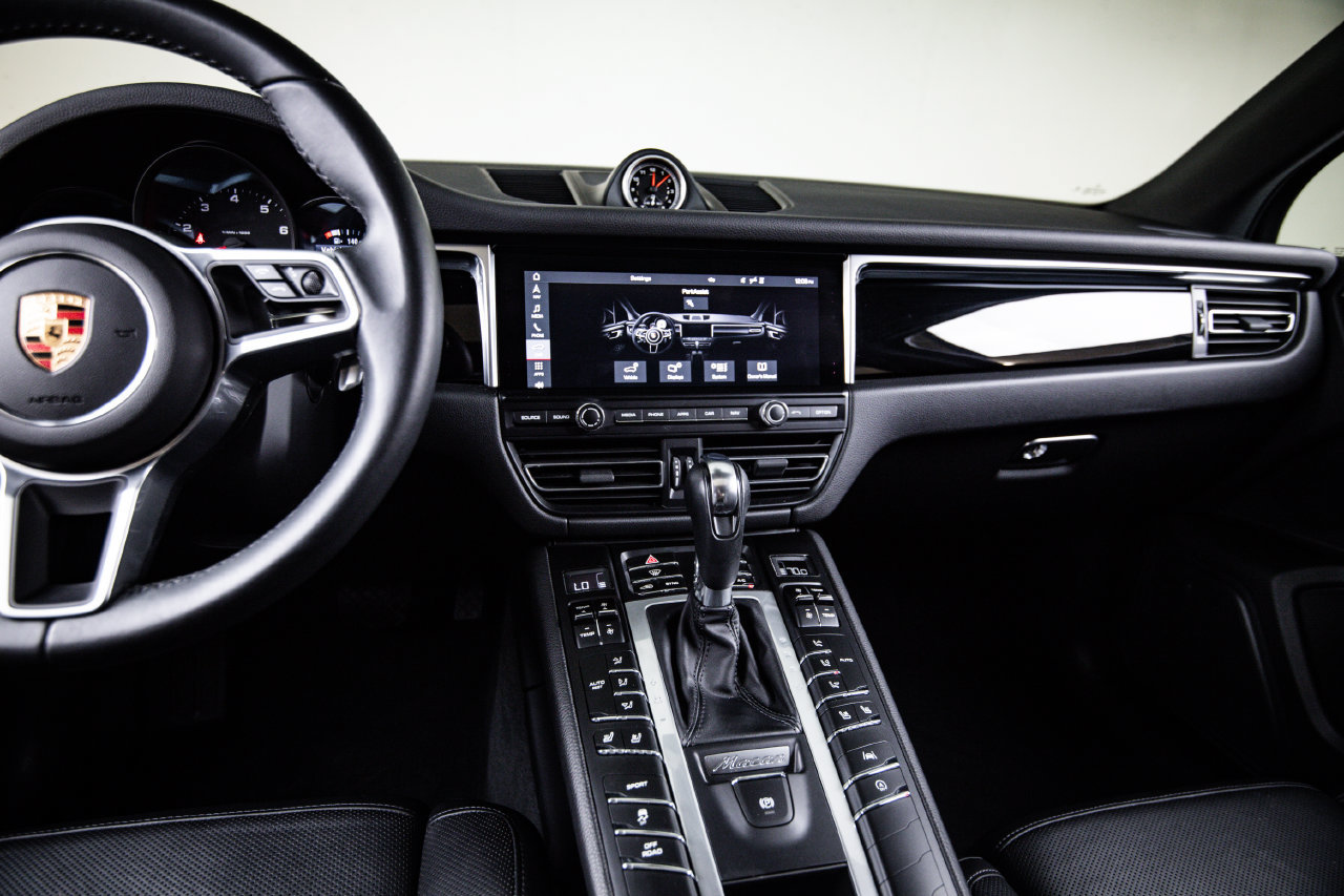 Certified 2021 Porsche Macan AWD/4WD image 19