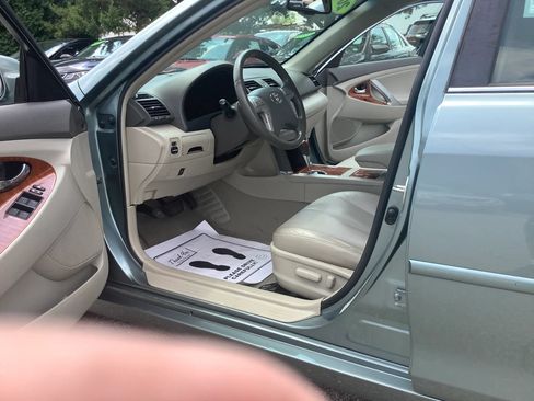 Used 2011 Toyota Camry XLE w/ SE/XLE Extra-Value Pkg FWD image 17