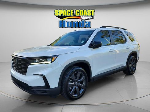 Used 2025 Honda Pilot Sport image 10