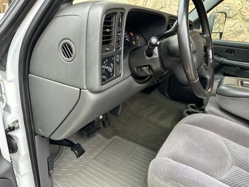 Used 2007 Chevrolet Silverado 2500 LT w/ Heavy-Duty Power Package image 15