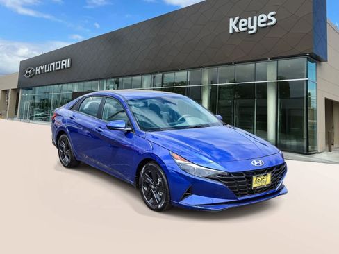 Certified 2022 Hyundai Elantra SEL FWD image 3