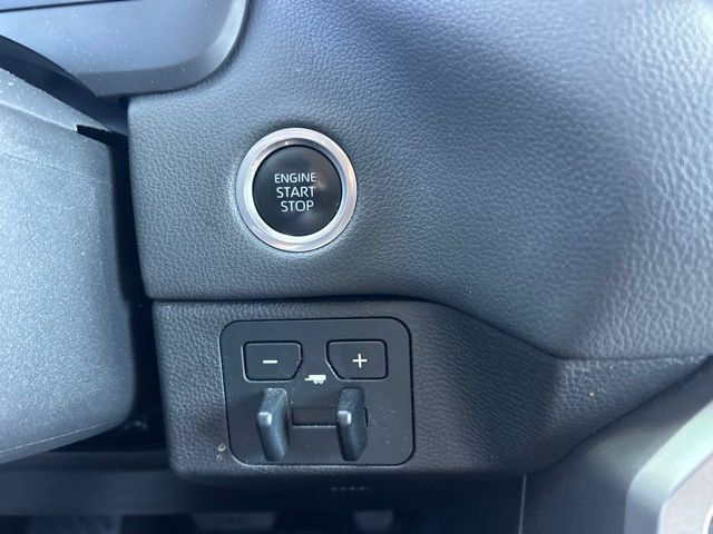 Used 2023 Toyota Tundra Limited AWD/4WD image 22