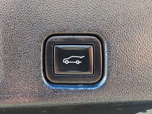 Used 2024 Chevrolet Traverse LT image 27