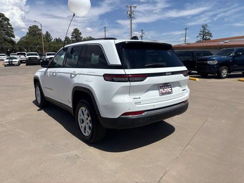 Used 2023 Jeep Grand Cherokee Limited AWD/4WD image 4