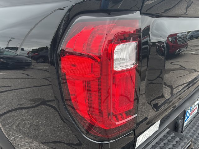 Used 2025 GMC Canyon Denali AWD/4WD image 27