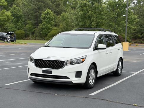 Used 2016 Kia Sedona LX FWD image 2
