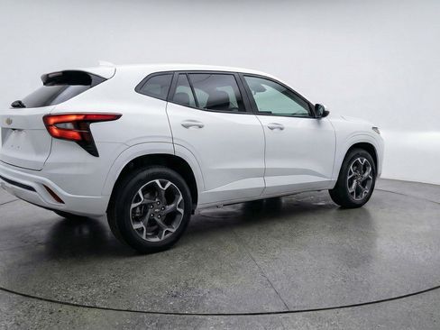 Used 2025 Chevrolet Trax LT image 9