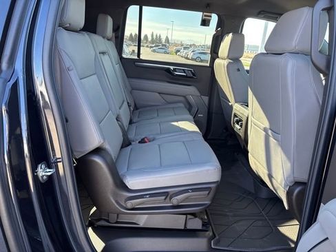 New 2026 Chevrolet Suburban LT image 23