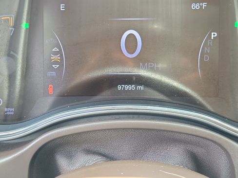Used 2018 Jeep Grand Cherokee Overland AWD/4WD image 25