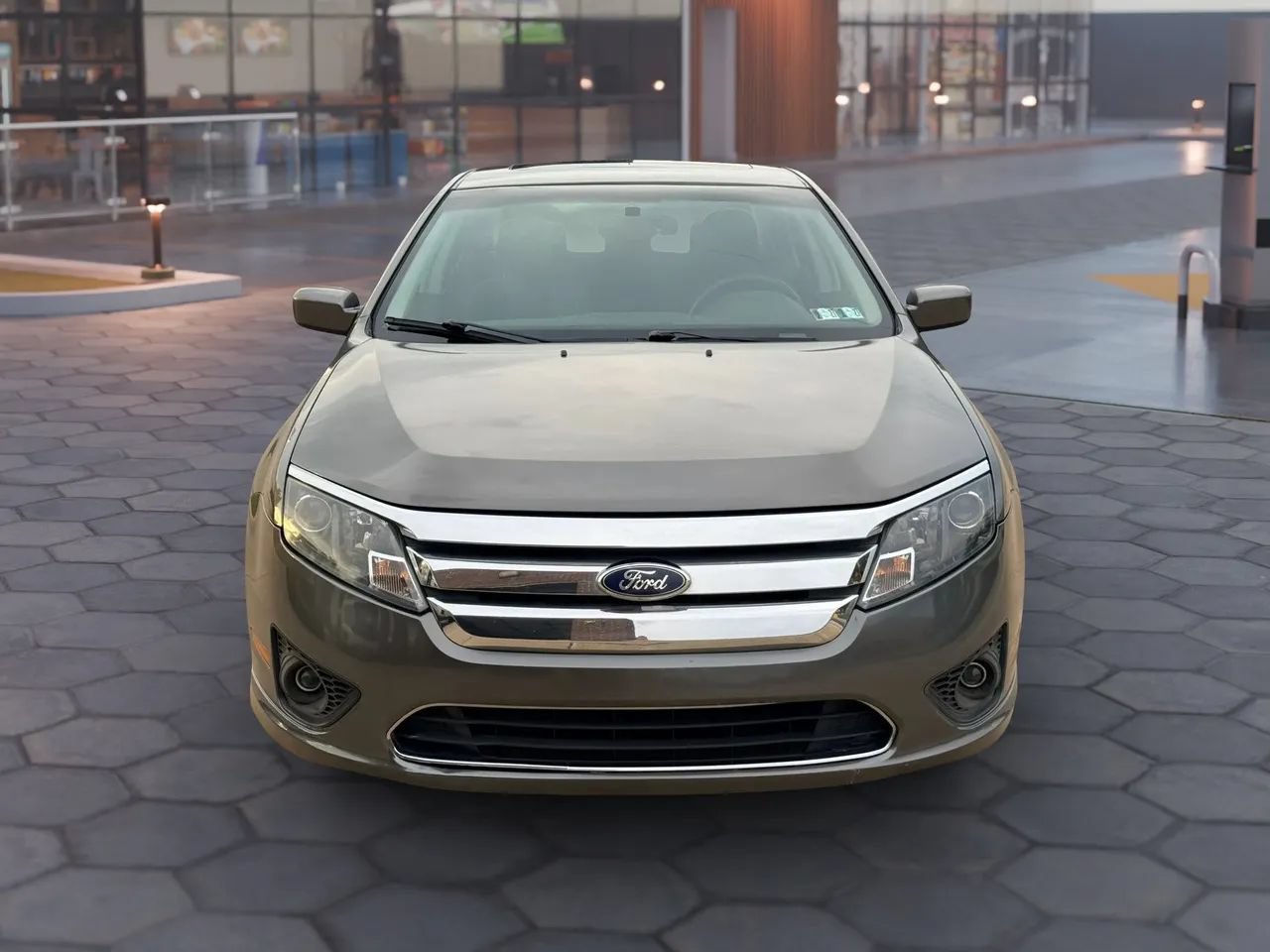 Used 2010 Ford Fusion SE FWD image 2