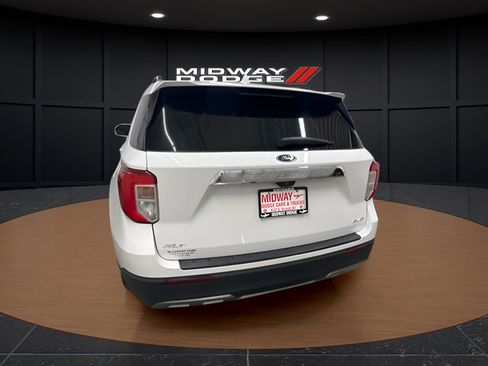 Used 2021 Ford Explorer XLT w/ Equipment Group 202A AWD/4WD image 6