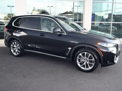 Used 2024 BMW X5 xDrive40i w/ Premium Package AWD/4WD image 7