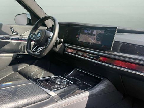 Used 2024 BMW 740i xDrive AWD/4WD image 2