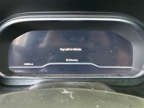 Used 2022 Chevrolet Tahoe Z71 w/ Luxury Package image 13