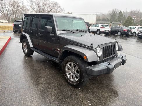 Used 2017 Jeep Wrangler Unlimited Sahara w/ Connectivity Group image 7